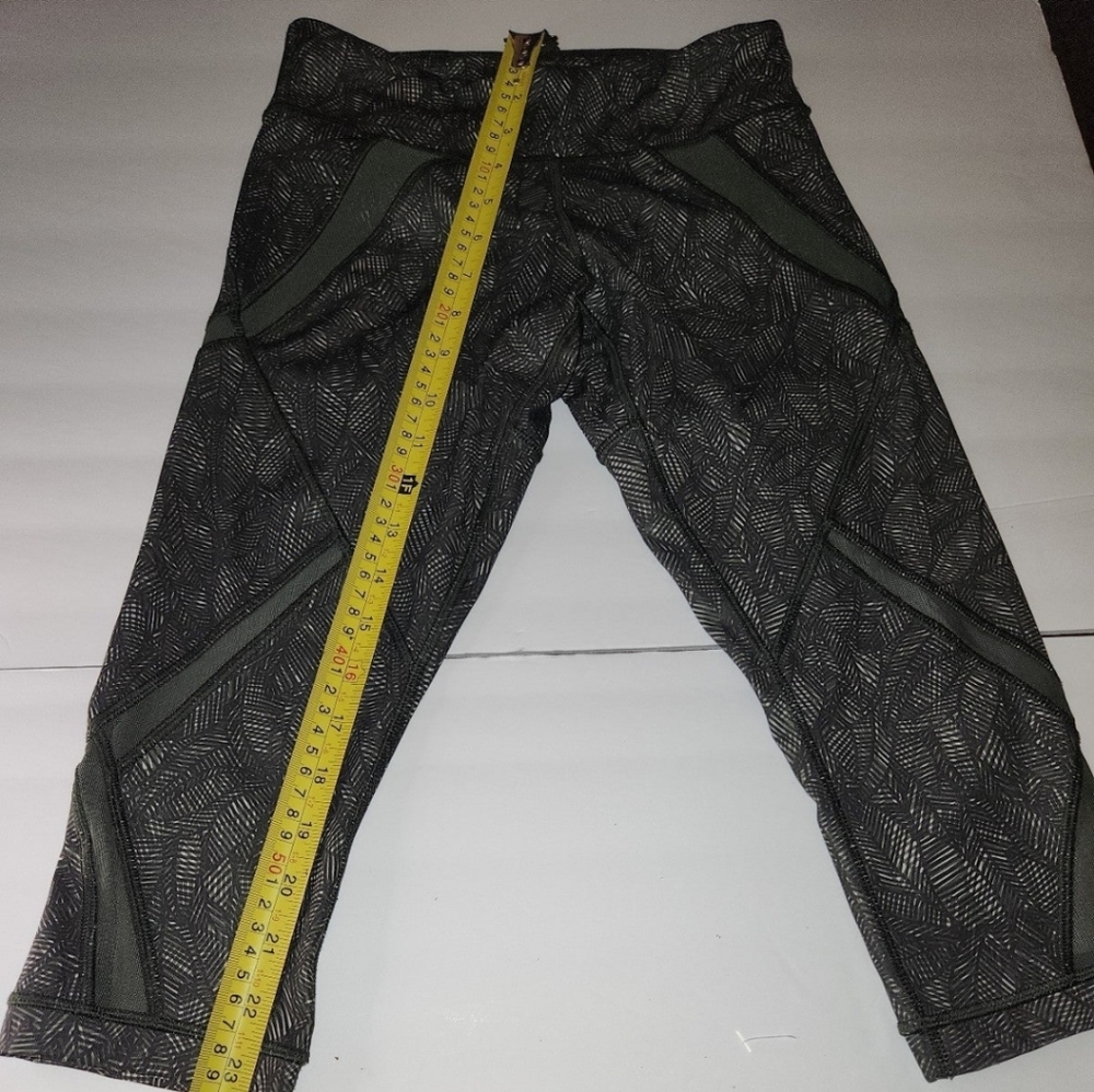 Lululemon Green Leaf Print Capri Leggings